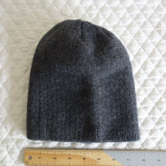 RH RESTORATION HARDWARE Kids Grey Polar Bear w/ Unicorn Horn Ribbed Beanie Cap - Picture 2 of 5